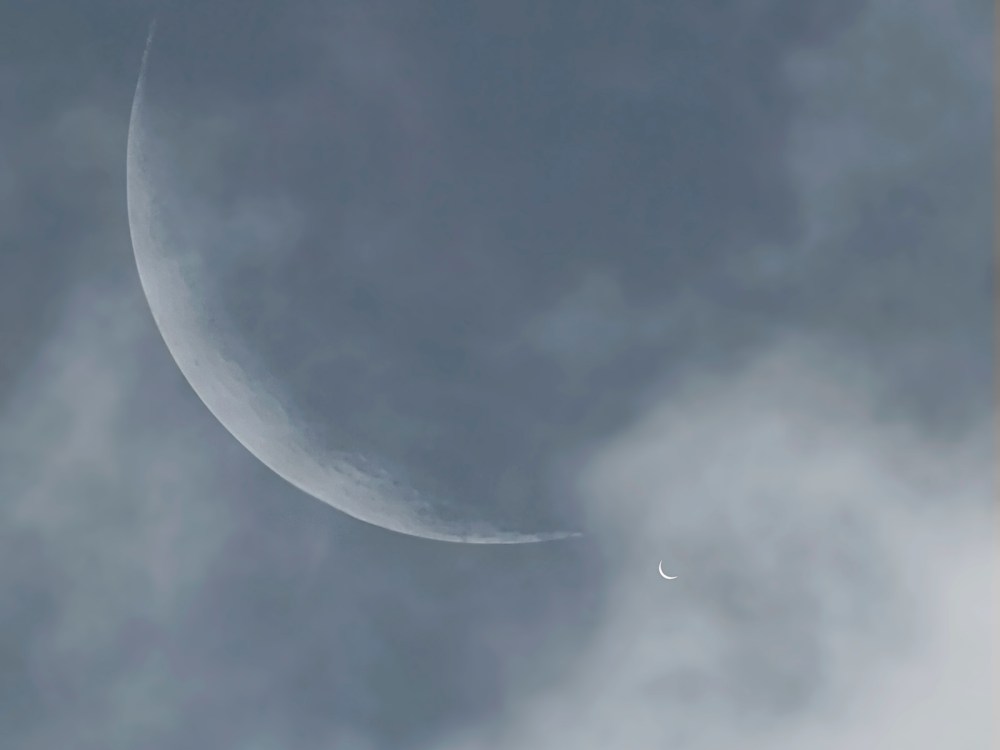 Moon and Venus on Earth Day, April 22, 2009
