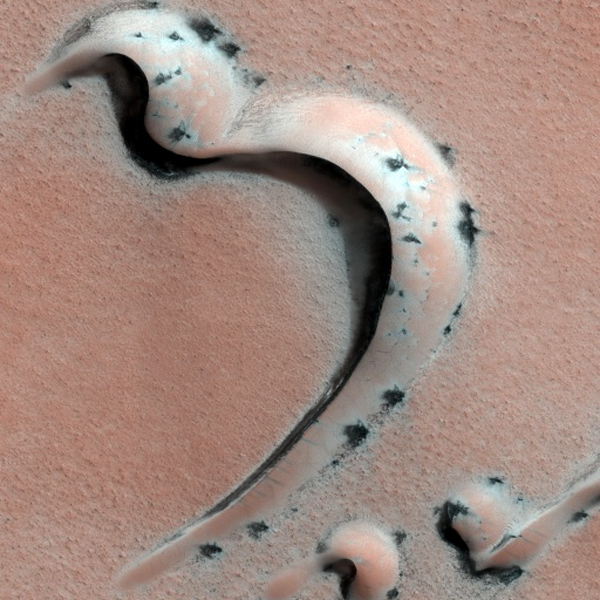 dunes Sinuous dunes on Mars