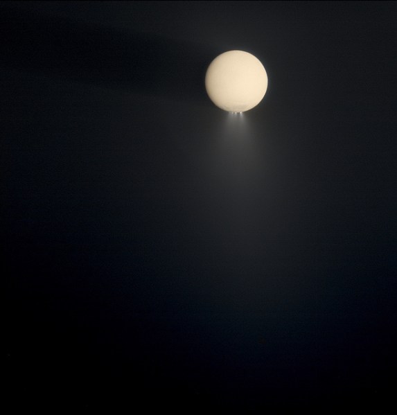 Color-composite of Enceladus spraying into the E ring (NASA/JPL/SSI/Gordan Ugarkovic)
