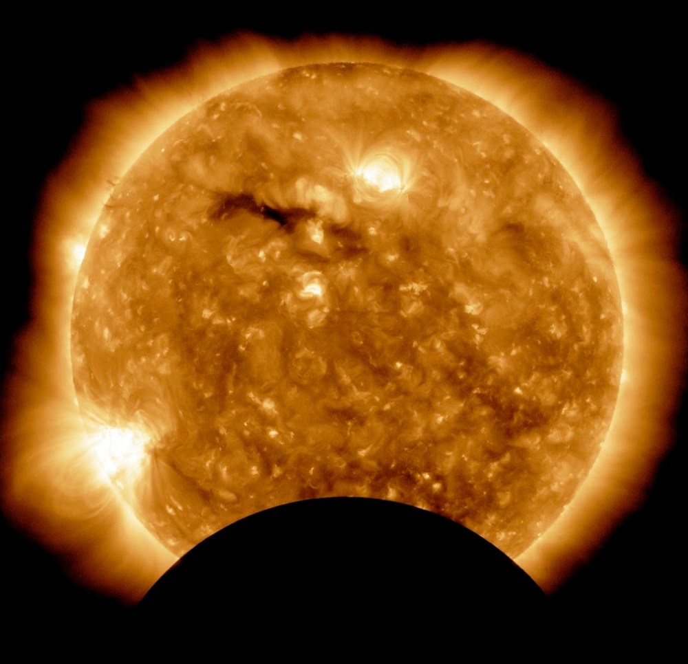 SDO Moon Pass AIA 193 11-7-10