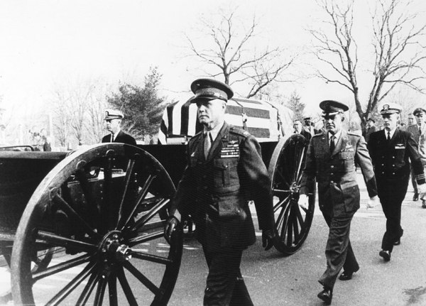 The flag-draped coffin of astronaut Virgil I. Grissom is being escorted at Arlington National Cemetary by his fellow astronauts (left to right) Alan Shepard, John Glenn, Gordon Cooper and John Young (NASA/Ed Hengeveld)