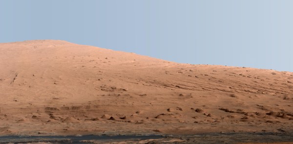 An Earthlike view of the 18,000-foot-high Mount Sharp (NASA/JPL-Caltech/MSSS)