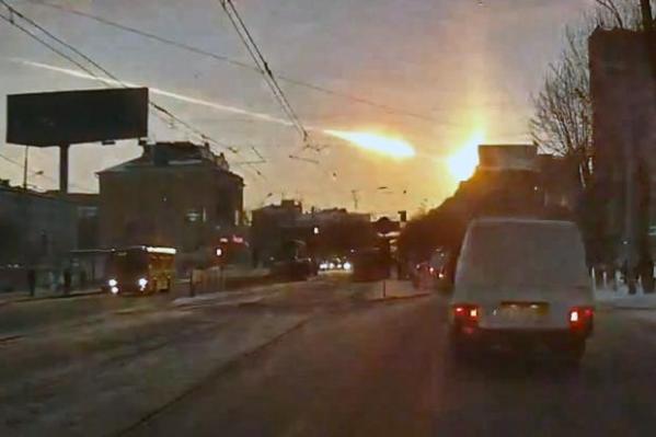 Dashboard cameras captured footage of the Chelyabinsk meteor from all across the city