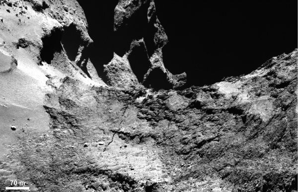 Part of a large fracture running across 67P's neck, in particular where it has left Hapi and is extending into Anuket. Credits: ESA/Rosetta/MPS for OSIRIS Team MPS/UPD/LAM/IAA/SSO/INTA/UPM/DASP/IDA