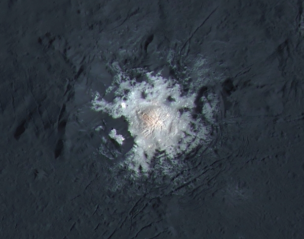 High-resolution, expanded-color view of the bright spot in Ceres' Occator crater